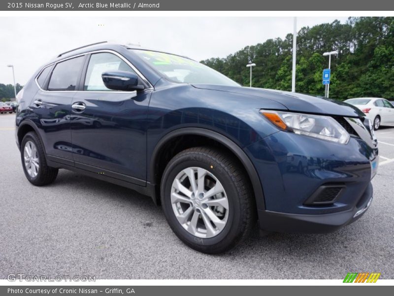Front 3/4 View of 2015 Rogue SV