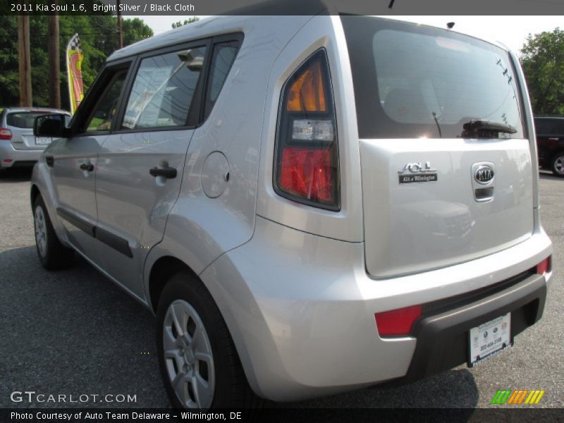 Bright Silver / Black Cloth 2011 Kia Soul 1.6
