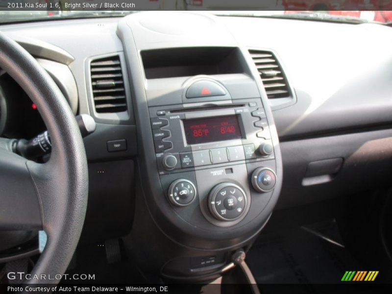 Bright Silver / Black Cloth 2011 Kia Soul 1.6