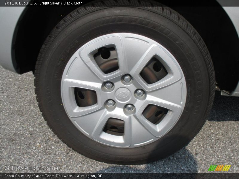 Bright Silver / Black Cloth 2011 Kia Soul 1.6