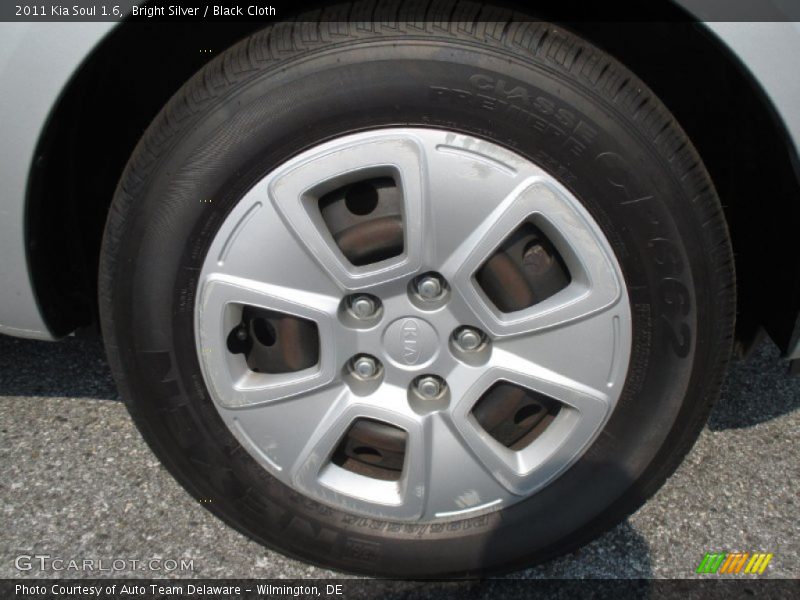 Bright Silver / Black Cloth 2011 Kia Soul 1.6