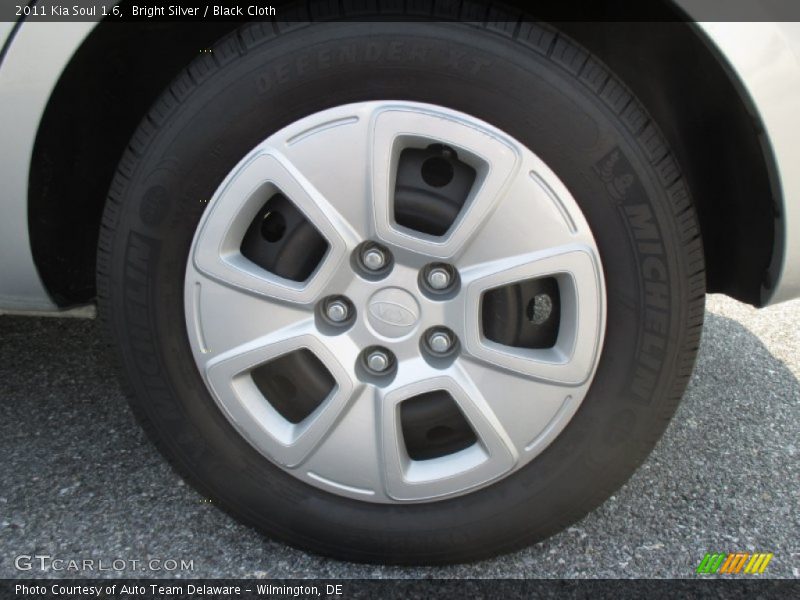 Bright Silver / Black Cloth 2011 Kia Soul 1.6