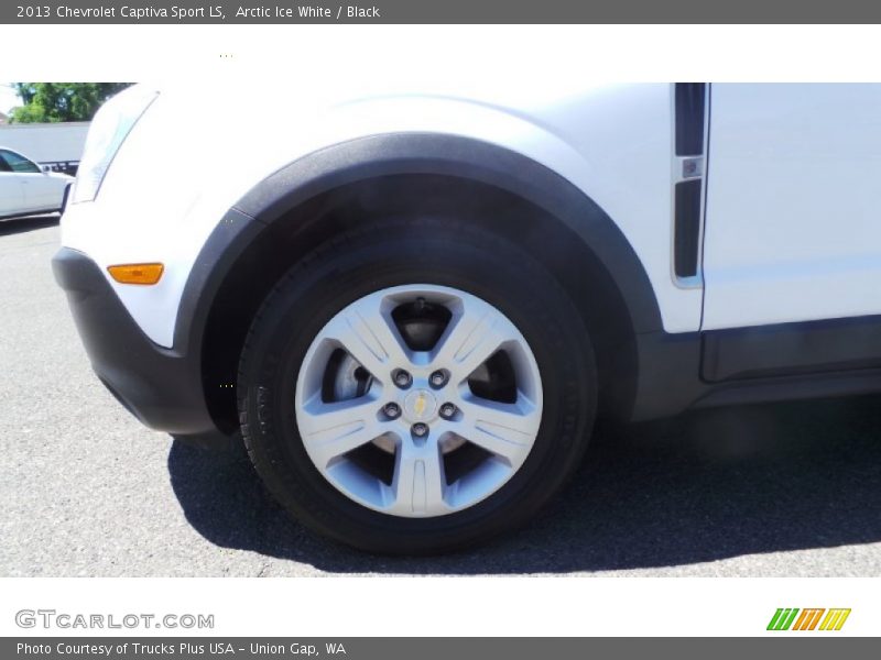 Arctic Ice White / Black 2013 Chevrolet Captiva Sport LS