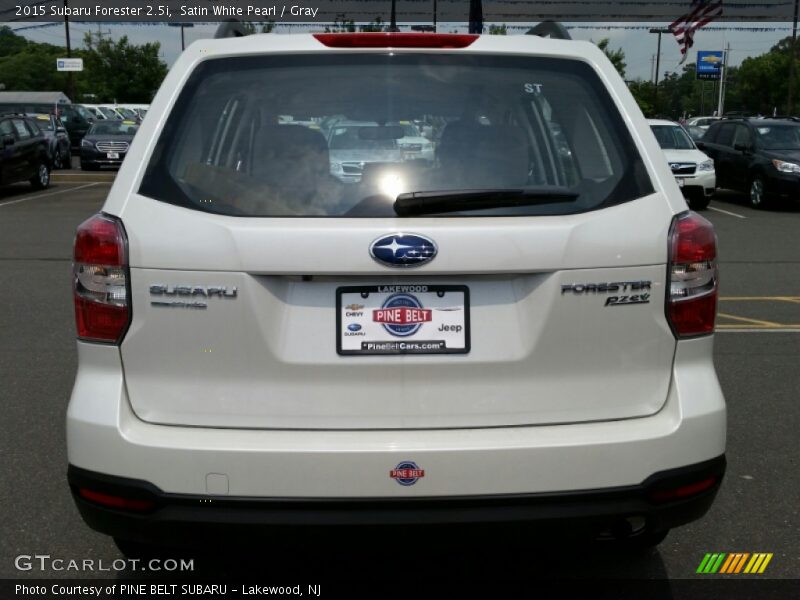 Satin White Pearl / Gray 2015 Subaru Forester 2.5i