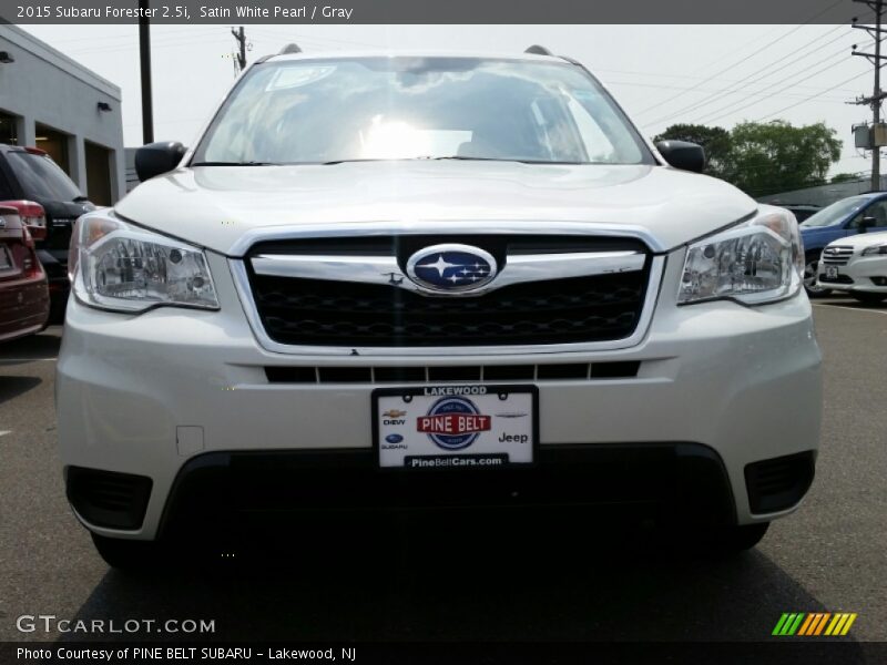 Satin White Pearl / Gray 2015 Subaru Forester 2.5i