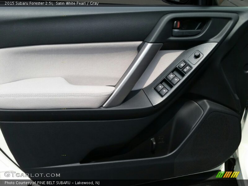 Satin White Pearl / Gray 2015 Subaru Forester 2.5i