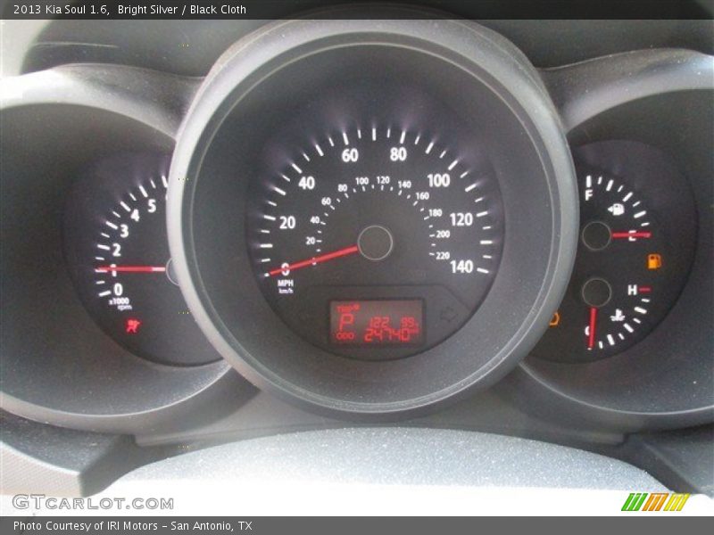 Bright Silver / Black Cloth 2013 Kia Soul 1.6