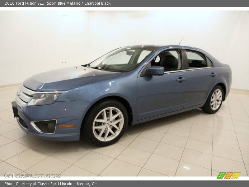 Front 3/4 View of 2010 Fusion SEL