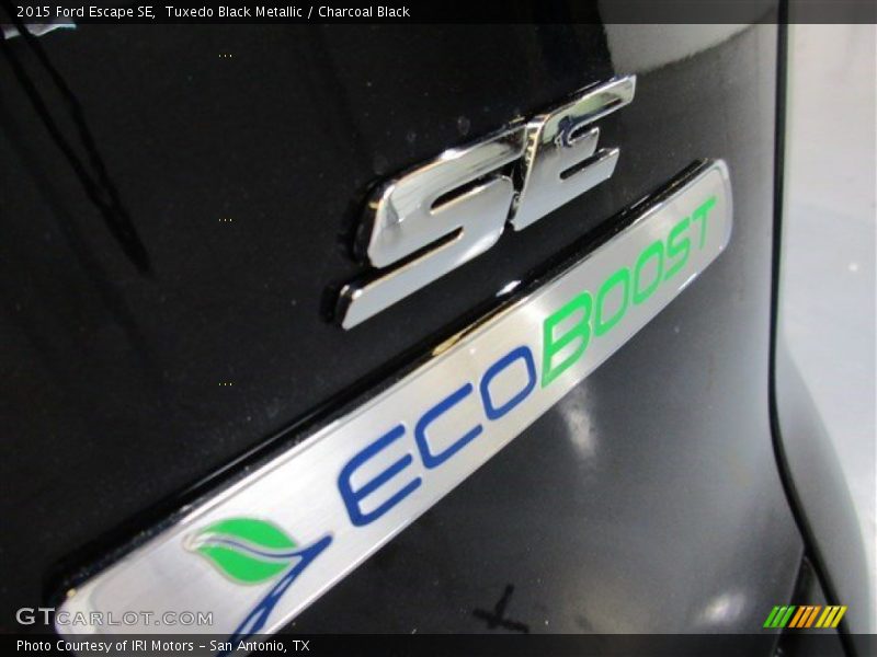 Tuxedo Black Metallic / Charcoal Black 2015 Ford Escape SE