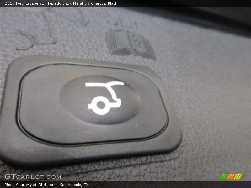 Tuxedo Black Metallic / Charcoal Black 2015 Ford Escape SE