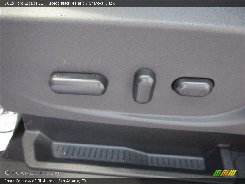 Tuxedo Black Metallic / Charcoal Black 2015 Ford Escape SE
