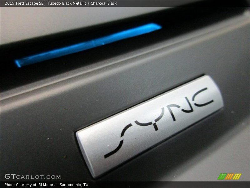 Tuxedo Black Metallic / Charcoal Black 2015 Ford Escape SE
