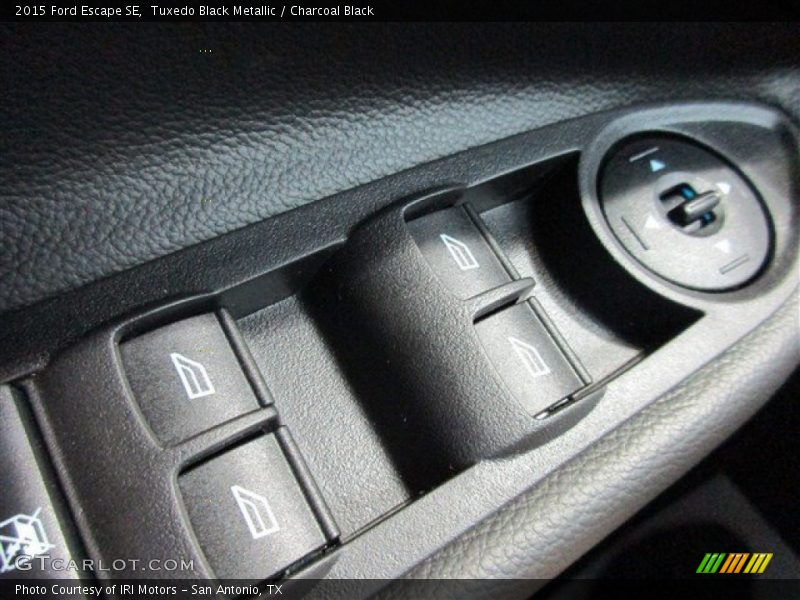 Tuxedo Black Metallic / Charcoal Black 2015 Ford Escape SE