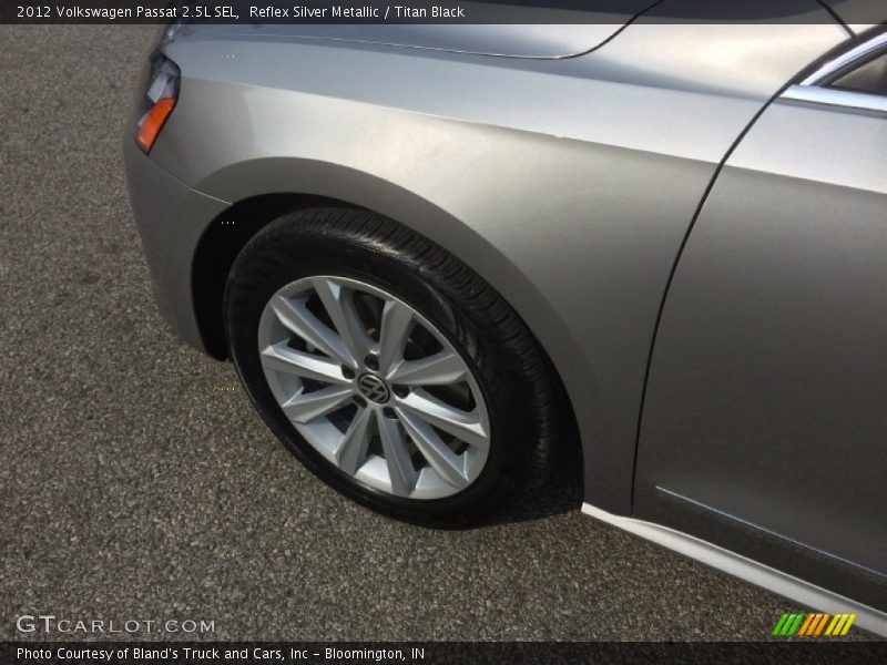 Reflex Silver Metallic / Titan Black 2012 Volkswagen Passat 2.5L SEL