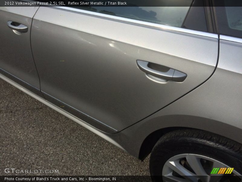 Reflex Silver Metallic / Titan Black 2012 Volkswagen Passat 2.5L SEL