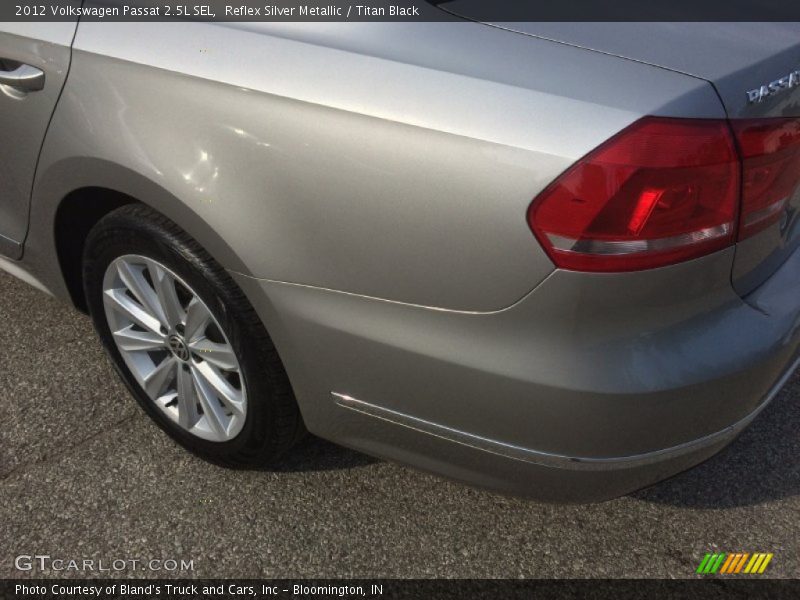 Reflex Silver Metallic / Titan Black 2012 Volkswagen Passat 2.5L SEL