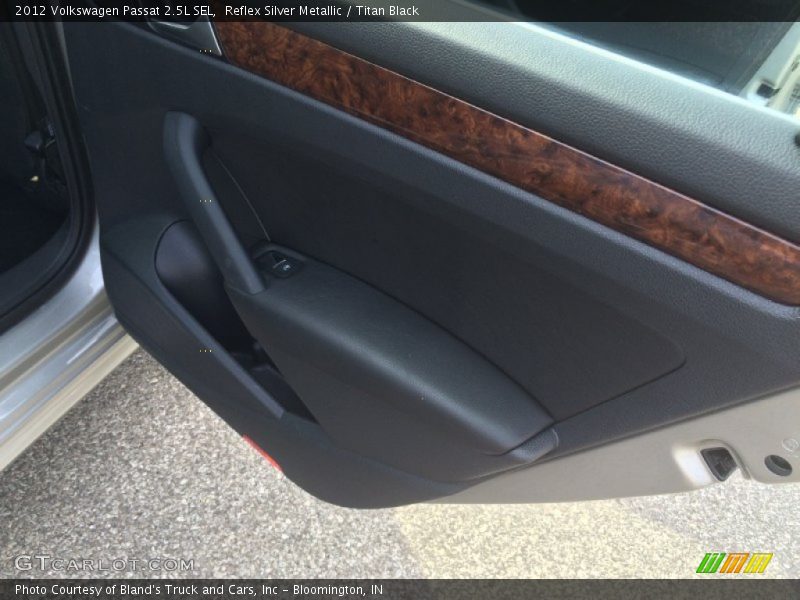 Reflex Silver Metallic / Titan Black 2012 Volkswagen Passat 2.5L SEL