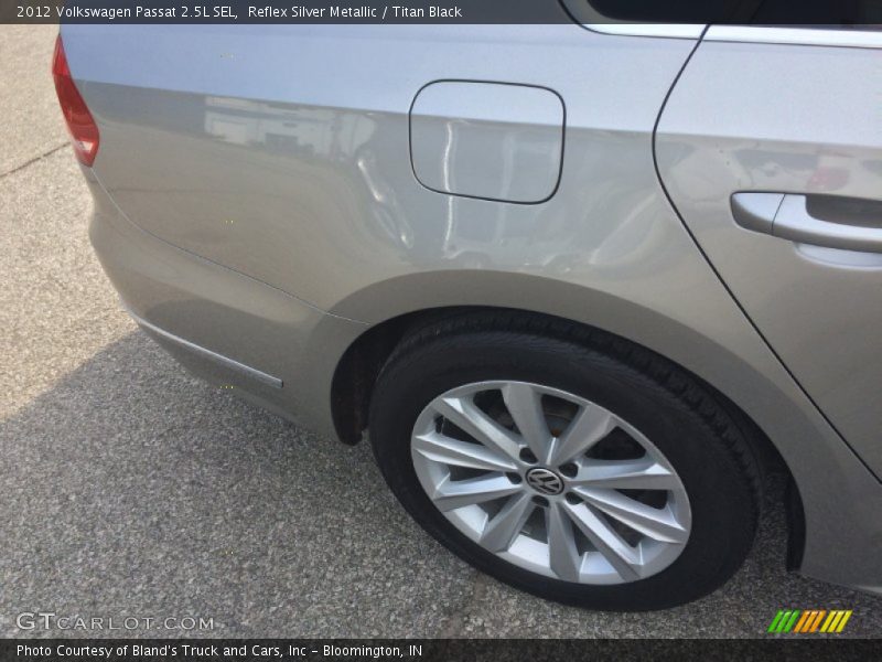 Reflex Silver Metallic / Titan Black 2012 Volkswagen Passat 2.5L SEL