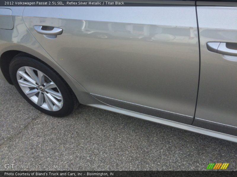Reflex Silver Metallic / Titan Black 2012 Volkswagen Passat 2.5L SEL