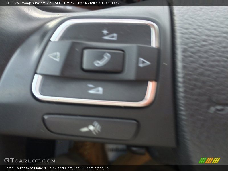 Reflex Silver Metallic / Titan Black 2012 Volkswagen Passat 2.5L SEL
