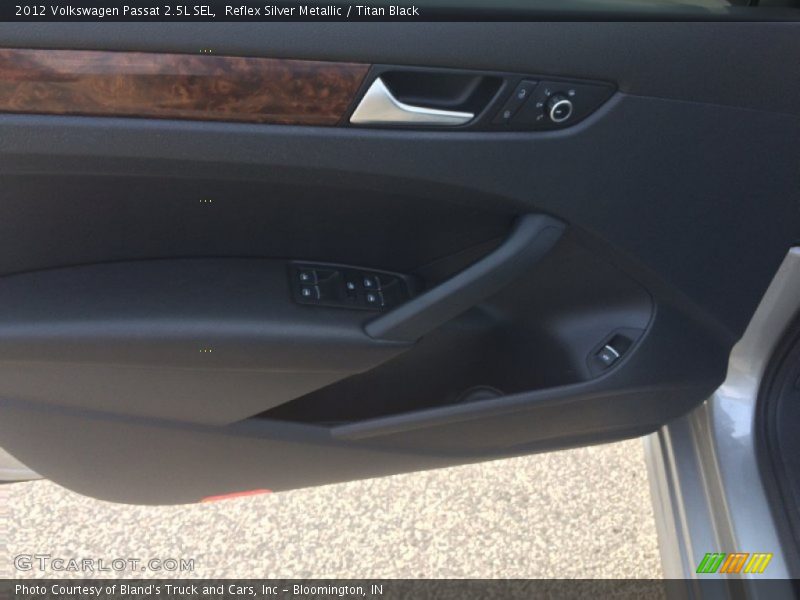 Reflex Silver Metallic / Titan Black 2012 Volkswagen Passat 2.5L SEL