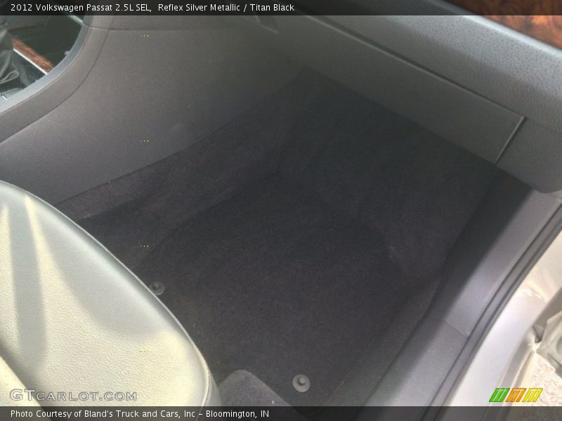 Reflex Silver Metallic / Titan Black 2012 Volkswagen Passat 2.5L SEL