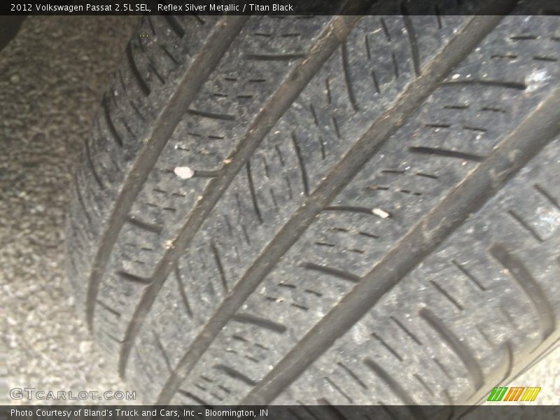 Reflex Silver Metallic / Titan Black 2012 Volkswagen Passat 2.5L SEL