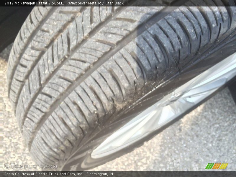 Reflex Silver Metallic / Titan Black 2012 Volkswagen Passat 2.5L SEL
