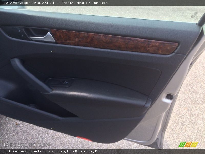 Reflex Silver Metallic / Titan Black 2012 Volkswagen Passat 2.5L SEL
