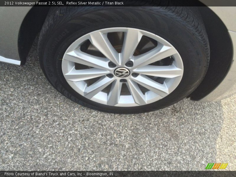 Reflex Silver Metallic / Titan Black 2012 Volkswagen Passat 2.5L SEL