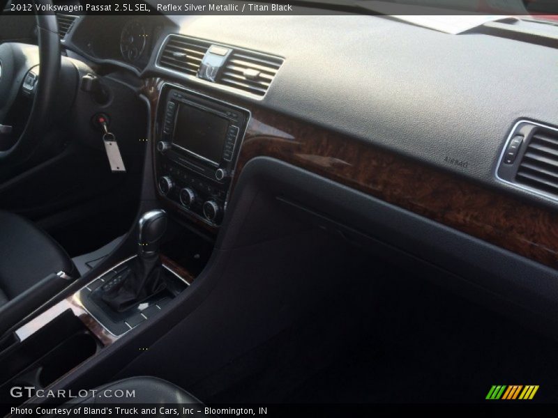 Reflex Silver Metallic / Titan Black 2012 Volkswagen Passat 2.5L SEL