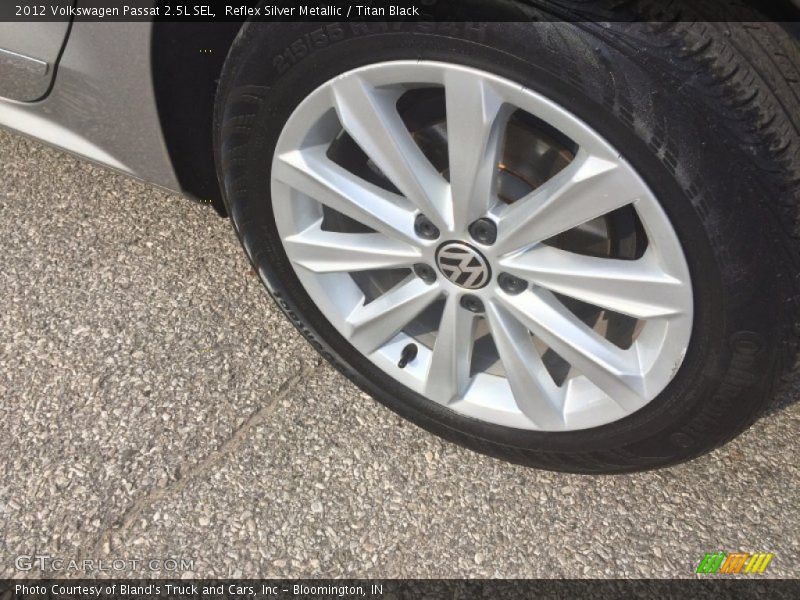 Reflex Silver Metallic / Titan Black 2012 Volkswagen Passat 2.5L SEL