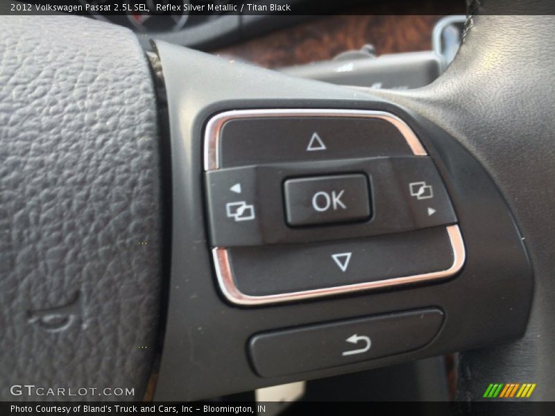 Reflex Silver Metallic / Titan Black 2012 Volkswagen Passat 2.5L SEL