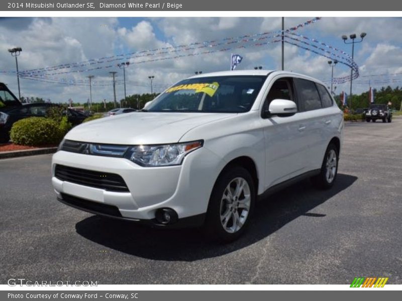 Diamond White Pearl / Beige 2014 Mitsubishi Outlander SE