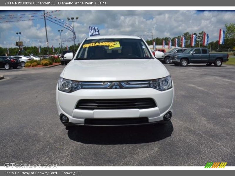 Diamond White Pearl / Beige 2014 Mitsubishi Outlander SE