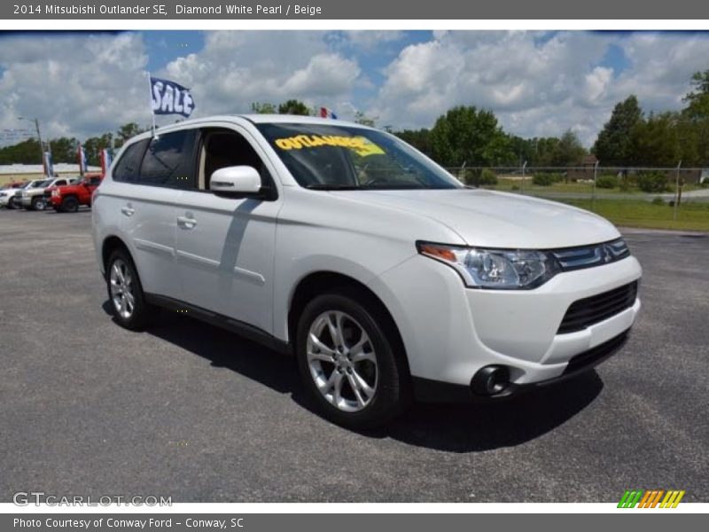 Diamond White Pearl / Beige 2014 Mitsubishi Outlander SE