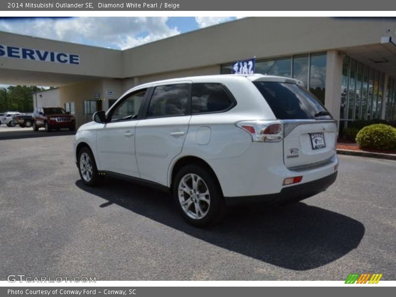 Diamond White Pearl / Beige 2014 Mitsubishi Outlander SE