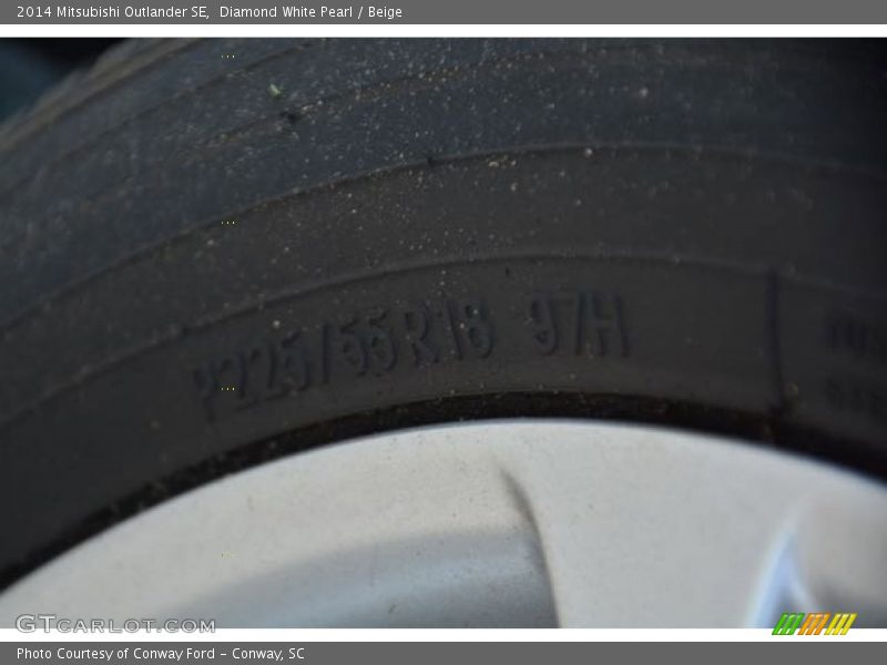 Diamond White Pearl / Beige 2014 Mitsubishi Outlander SE