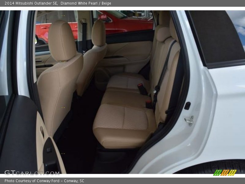 Diamond White Pearl / Beige 2014 Mitsubishi Outlander SE