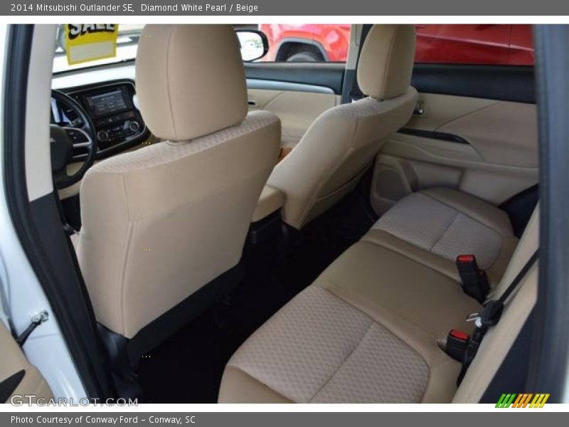 Diamond White Pearl / Beige 2014 Mitsubishi Outlander SE
