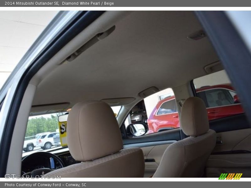 Diamond White Pearl / Beige 2014 Mitsubishi Outlander SE