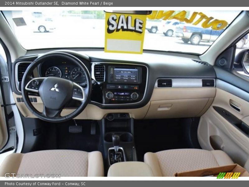 Diamond White Pearl / Beige 2014 Mitsubishi Outlander SE