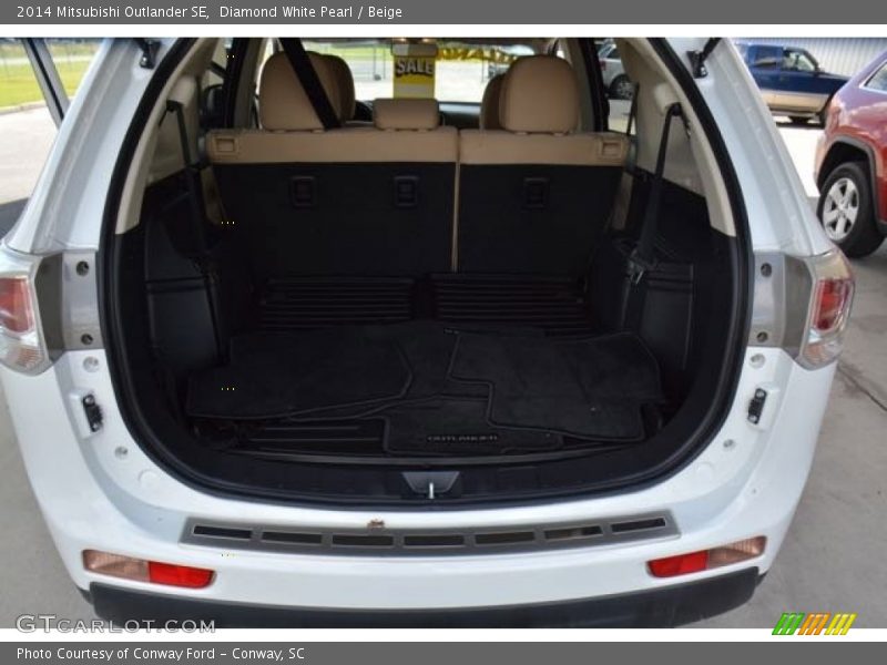 Diamond White Pearl / Beige 2014 Mitsubishi Outlander SE