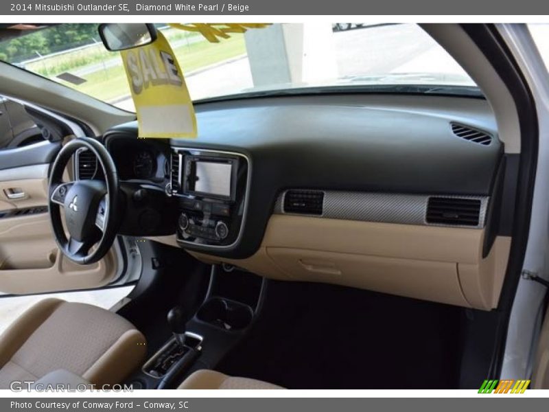 Diamond White Pearl / Beige 2014 Mitsubishi Outlander SE
