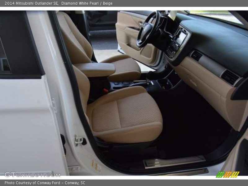 Diamond White Pearl / Beige 2014 Mitsubishi Outlander SE