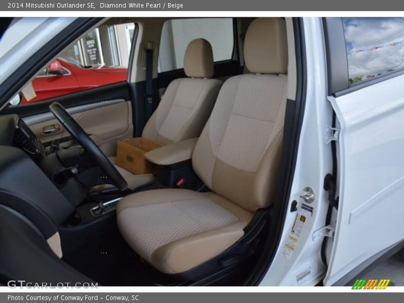 Diamond White Pearl / Beige 2014 Mitsubishi Outlander SE