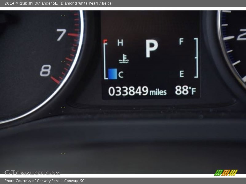 Diamond White Pearl / Beige 2014 Mitsubishi Outlander SE