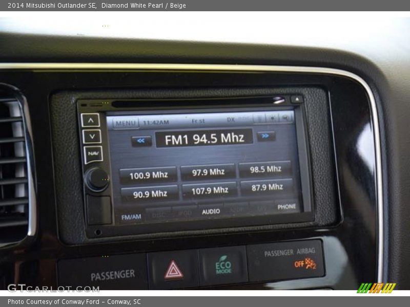 Diamond White Pearl / Beige 2014 Mitsubishi Outlander SE