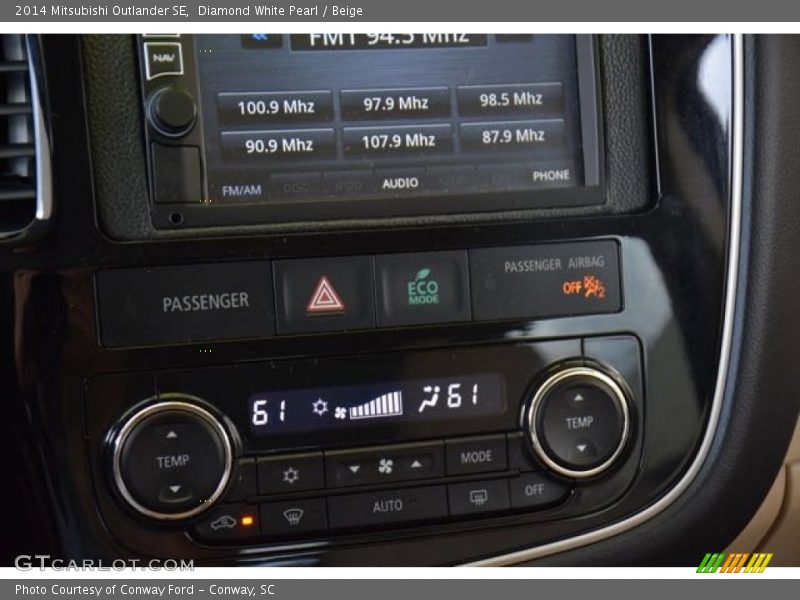 Diamond White Pearl / Beige 2014 Mitsubishi Outlander SE