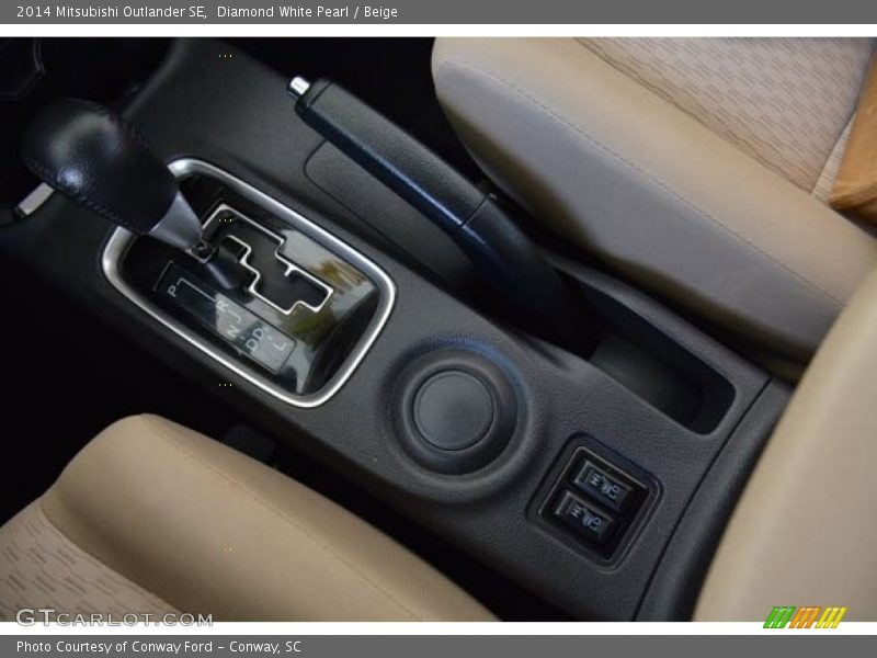 Diamond White Pearl / Beige 2014 Mitsubishi Outlander SE